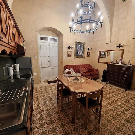 Cozy Corner House In Valletta - Authentic! Luaran gambar