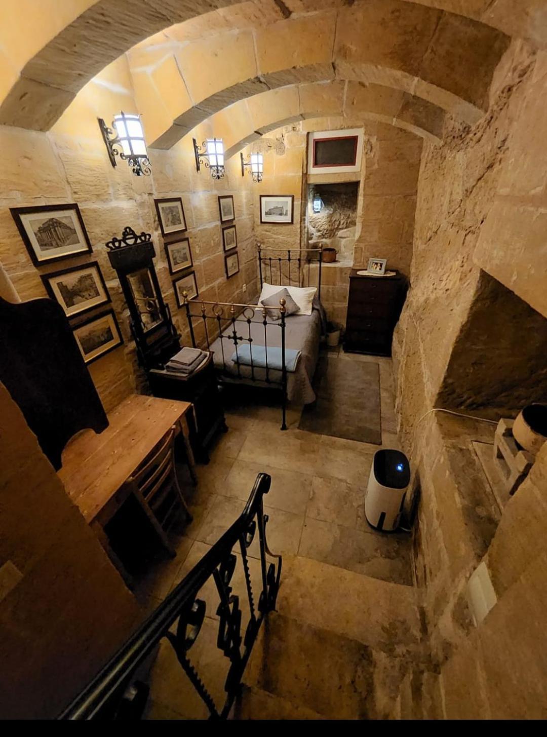 Cozy Corner House In Valletta - Authentic! Luaran gambar